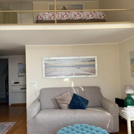 Apartamento Welcome Riviera - Al Castello-vista Mare -romantico E A 20 Metri Dal Mare-toll Parking At 15 Euro Per Day To Be Booked In Advance -subject To Availability