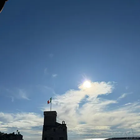 Apartamento Welcome Riviera - Al Castello-vista Mare -romantico E A 20 Metri Dal Mare-toll Parking At 15 Euro Per Day To Be Booked In Advance -subject To Availability