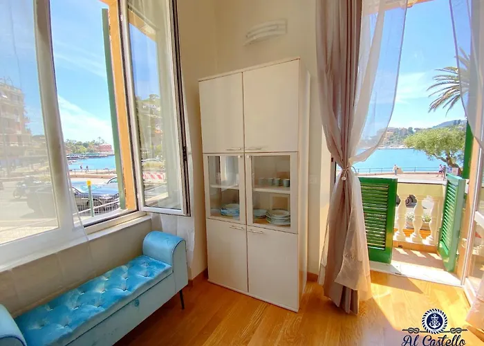 Apartamento Welcome Riviera - Al Castello-vista Mare -romantico E A 20 Metri Dal Mare-toll Parking At 15 Euro Per Day To Be Booked In Advance -subject To Availability *