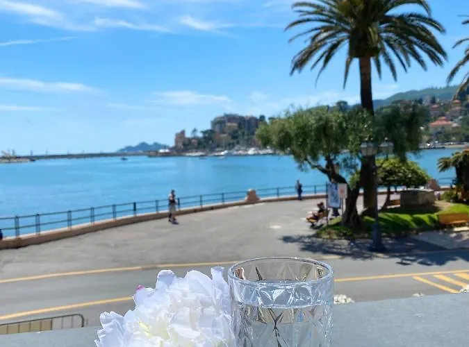 Welcome Riviera - Al Castello-vista Mare -romantico E A 20 Metri Dal Mare-toll Parking At 15 Euro Per Day To Be Booked In Advance -subject To Availability Rapallo