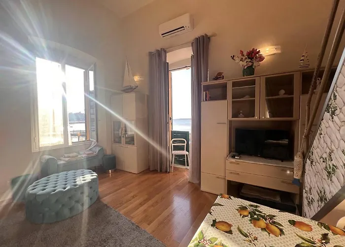 Welcome Riviera - Al Castello-vista Mare -romantico E A 20 Metri Dal Mare-toll Parking At 15 Euro Per Day To Be Booked In Advance -subject To Availability Rapallo