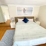 Al Castello: Romantic Seaside Retreat With Castle Views *