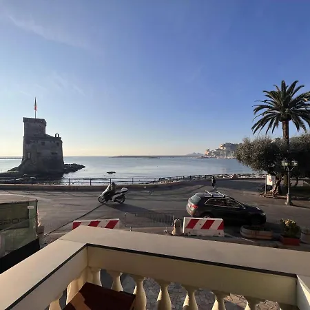 Welcome Riviera - Al Castello-vista Mare -romantico E A 20 Metri Dal Mare-toll Parking At 15 Euro Per Day To Be Booked In Advance -subject To Availability Daire Rapallo