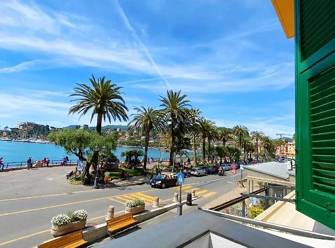 Al Castello: Romantic Seaside Retreat With Castle Views *