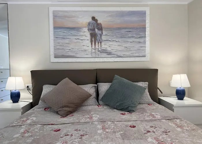 Al Castello: Romantic Seaside Retreat With Castle Views Apartment *