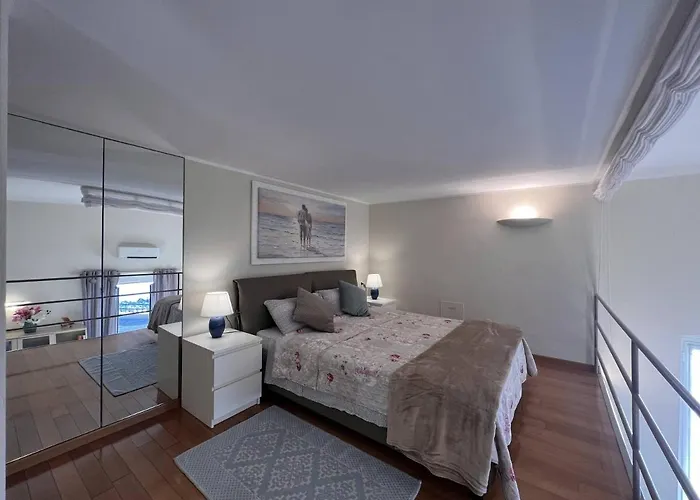 Al Castello: Romantic Seaside Retreat With Castle Views *